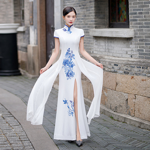 青花瓷白色走秀旗袍长款披肩中国风高端年轻款迎宾礼仪表演出服夏