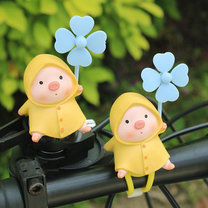 风雨的季节雨衣小猪风车竹蜻蜓汽车摆件自行车电瓶车电动车装饰品