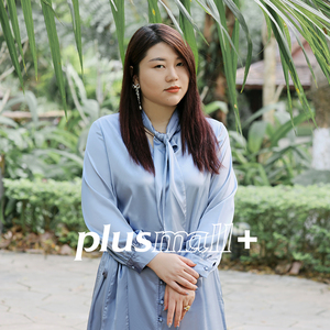 plusmall杨天真大码裙子斜裁进口二醋酸设计感系带鱼尾中长连衣裙