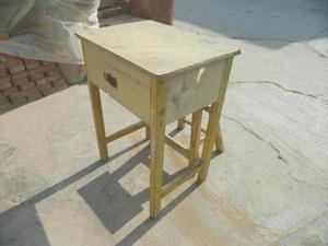 7,80年代老木质学习桌一套 学习桌 课桌 书桌 学生课桌道具出租