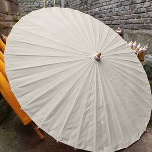 老式黄油布雨伞图片图片