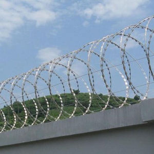 不锈钢刀片刺绳刺网滚笼防盗网铁蒺藜围栏围墙防爬带刺铁丝网圈径