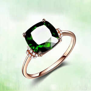新品镀18K玫瑰金祖母绿色宝石戒指 简约大气内嵌绿碧玺水晶指环女