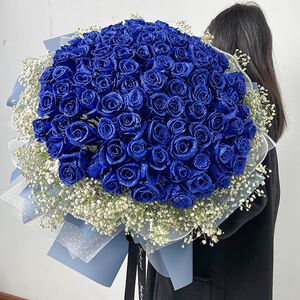 蓝色妖姬手捧花