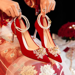 红色新娘鞋小码珍珠一字扣新款敬酒秀禾服中式结婚大码细跟高跟鞋