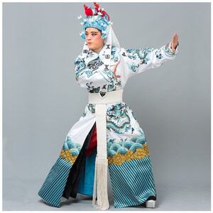 戏曲龙箭衣龙剑