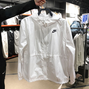 Nike耐克女子外套夏季新款轻薄连帽防风衣运动休闲梭织夹克DM6180