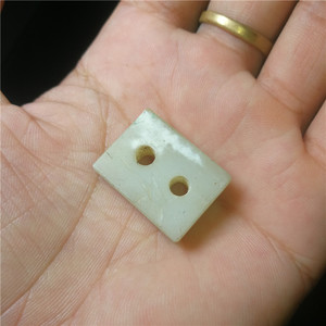 猛然堂_老料器明清老琉璃二饼荷包扣一个完好灰皮沁l22老配饰