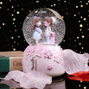 浪漫情侣水晶球摆件音乐盒房间装饰雪花八音盒送新人结婚礼物创意
