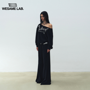 WESAME LAB 主导 早秋黑色宽松斜肩露肩印花针织长袖卫衣女