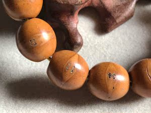 特价天然精磨磨皮橡木桶型凤眼菩提子佛珠手串高密红皮可批