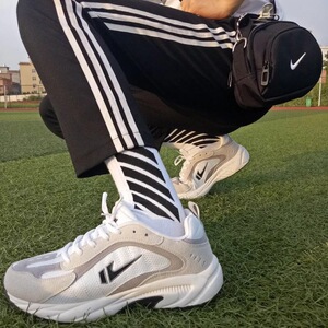 鲍尔曼六代运动鞋