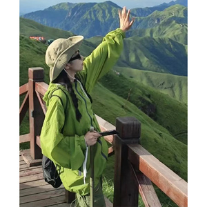 绿色防晒衣女冲锋衣薄款外套夏季川西爬山穿搭套装登山服运动衣服