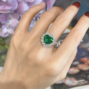 法式复古祖母绿戒指爱心轻奢指环高级感心形绿色宝石戒可调节百搭