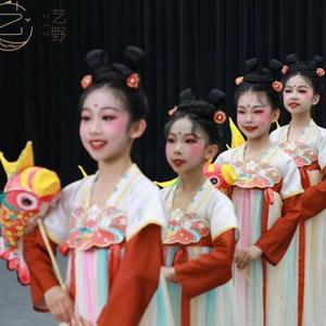 俏元夕儿童汉服演出服中国风古典舞正月十五夜舞蹈女童戏鱼灯道具