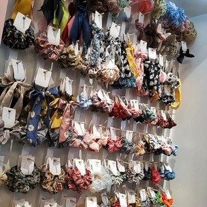 高端义乌小饰品市夹精品店头商场子发夹发圈皮t筋头绳发卡奢华