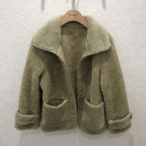 羊毛羔外套女短款绿色