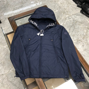 mooncoo/蒙口早春新款字母刺绣防晒服夹克m家休闲男连帽风衣外套