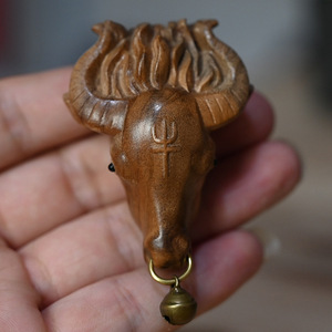金丝楠木雕刻十二生肖牛文玩手把件个性随身牛头铜铃铛木质工艺品