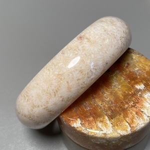 天然珊瑚玉手镯大花玉镯子饰品首饰白色镯子冰透