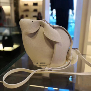 代购loewe/罗意威动物系列手拿包毛绒尾巴兔子迷你包单肩斜跨女包