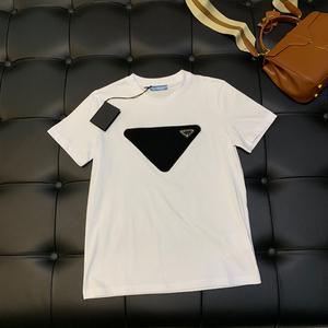 白色t恤女三角形