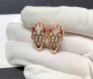 宝格丽蛇头耳钉