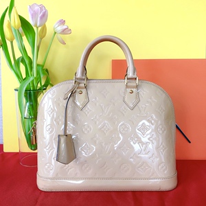 lv新款漆皮贝壳包