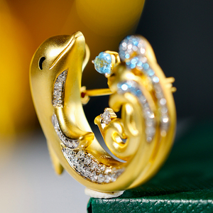 兰花瑾珠宝18k金海豚吊坠女胸针两用款磨砂古法黄金高端定制