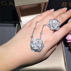 piaget/伯爵玫瑰花项链18k白金玫瑰金镶钻满钻山茶花形项链女戒指