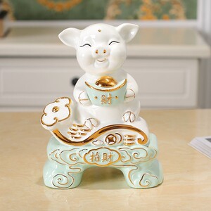 小猪抱元宝办公室桌面摆件旺财工艺品如意装饰品店铺开业礼品摆件