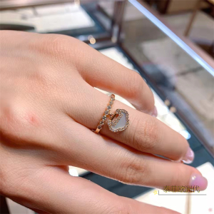 代购qeelin/麒麟yuyi如意锁吊坠戒指18k玫瑰金镶钻白贝母对戒环女