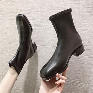 大码女靴41一43脚宽胖妹妹短筒弹力马丁靴网红短靴女春秋单靴4043