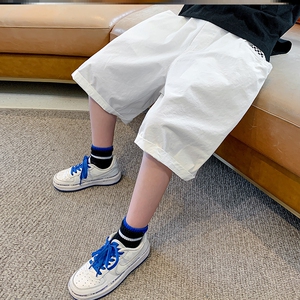 小男孩短裤小学生