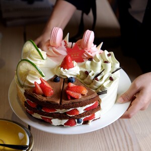 【春四季】momoko蜜桃家生日裸蛋糕同城配送成都网红动物奶油cake