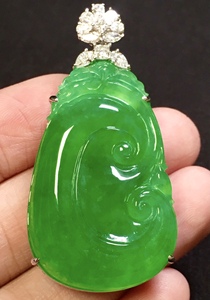 冰种正阳绿玉如意翡翠吊坠缅甸天然a货正品18k镶嵌满绿帝王绿挂件