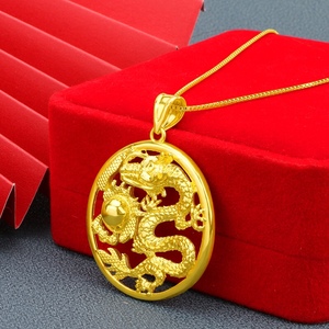 网红男贸新款铜镀金饰品外仿黄金镂空龙牌吊肖沙r金生坠龙挂坠包