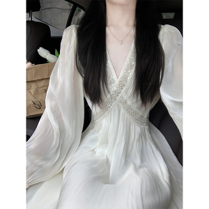 秋季新款仙气长裙法式高级感气质高端精致清纯白色长袖连衣裙子女