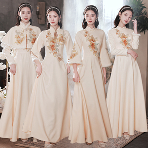 中式伴娘服2024新款冬季香槟色姐妹团旗袍晚礼服裙女冬天长袖加厚