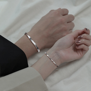 周大福焕美纯银情侣手镯一对女手链小众设计简约手环礼物送男朋友