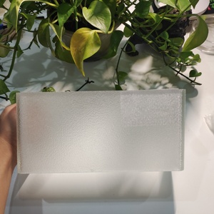 260x90x8超白玻香梨纹 冰花  磨沙喷砂u型玻璃 可钢化 高度可做12