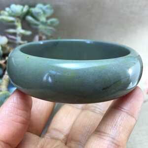 精品新疆小草地表泥石玉籽料手镯莫兰迪色绿蓝红紫纯湖黑瓷化泥