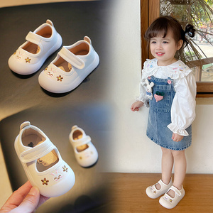 女宝宝鞋子春秋婴儿软底学步鞋0一1-2岁婴幼儿方口绣花公儿童凉鞋