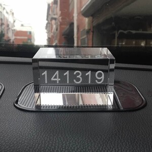 水晶141319车载汽车摆件玻璃数字定制易经平安中控内饰品文字定制