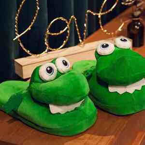 2021时髦搞怪张嘴拖鞋玩具棉拖鞋恶鱼可爱拖鞋走路嘴巴会动沙雕鞋