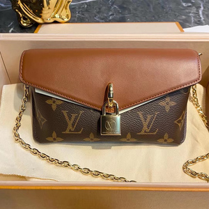lv/路易威登女包padlock on strap单肩链条锁头包m80763