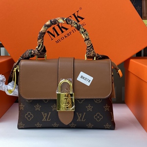 路易传祺锁头五金pvc手提单肩斜挎翻盖包包潮流女包