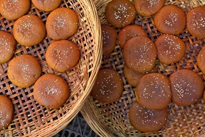 老白头火烤饼云南省新平县扬武镇扬武杨武特产白老头钱贵林钱师傅