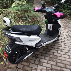 电动车踏板脚踩板脚蹬后座脚踏板配件通用改装脚搁脚放脚金属脚蹬