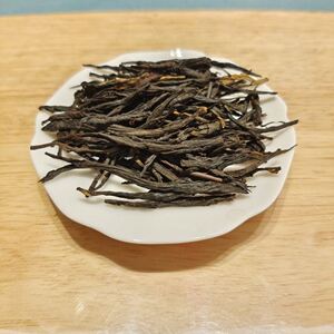 2022年滇红黑美人礼盒装云南凤庆滇红金芽薯香蜜香红茶